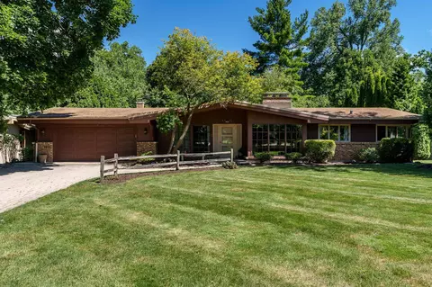 2710 Starkweather Rd, Rockford, IL 61107