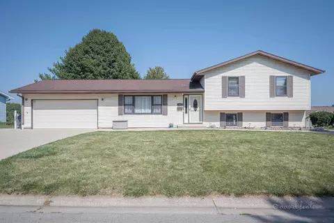 303 Winnebago Dr, Galena, IL 61036