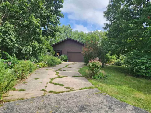10043 Applegate Dr, Roscoe, IL 61073