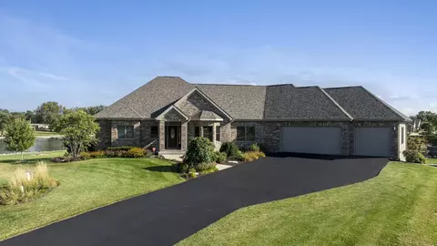 1285 Summerland Ky, Machesney Park, IL 61103