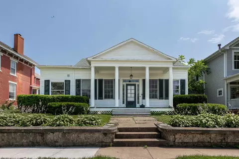 908 Park Ave, Galena, IL 61036