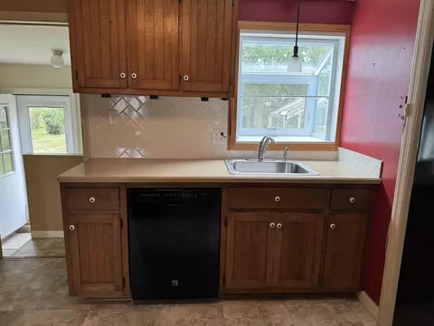242 S Hackett St, South Beloit, IL 61080 photo 5