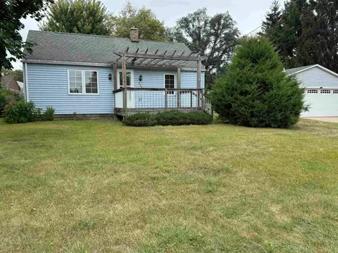 242 S Hackett St, South Beloit, IL 61080