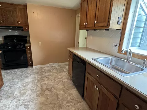 242 S Hackett St, South Beloit, IL 61080 photo 6