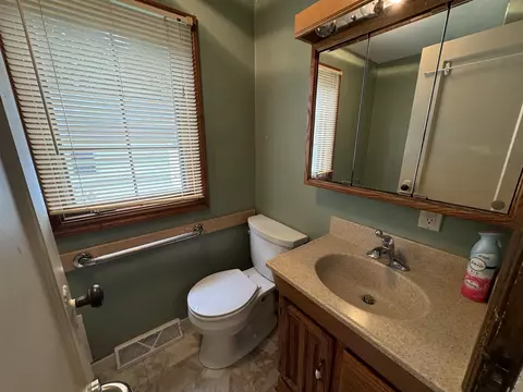 242 S Hackett St, South Beloit, IL 61080 photo 17