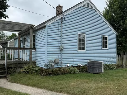 242 S Hackett St, South Beloit, IL 61080 photo 3