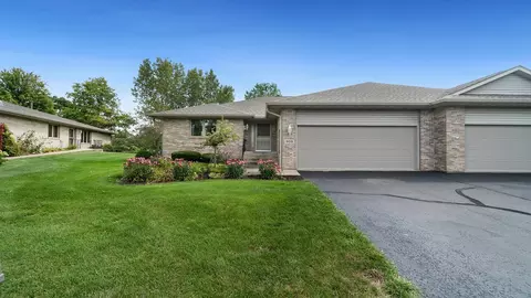 909 High Point Dr, Rockton, IL 61072
