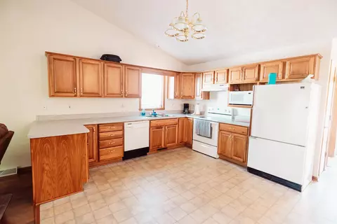 637 Grove St, Pecatonica, IL 61063 photo 10