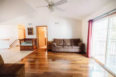 637 Grove St, Pecatonica, IL 61063 photo 7