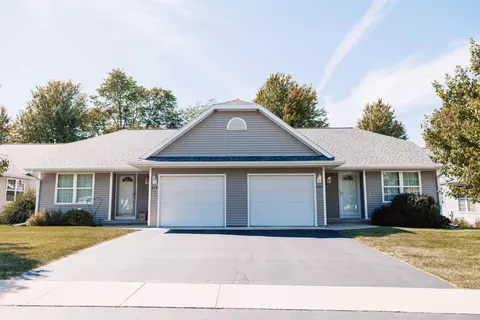 637 Grove St, Pecatonica, IL 61063 photo 2