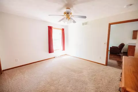 637 Grove St, Pecatonica, IL 61063 photo 13