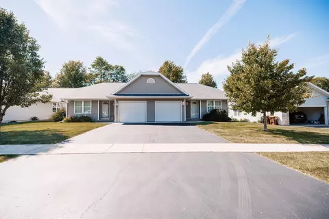 637 Grove St, Pecatonica, IL 61063 photo 3