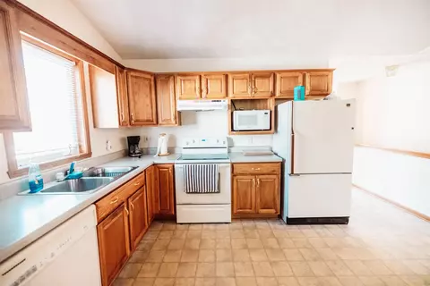 637 Grove St, Pecatonica, IL 61063 photo 11