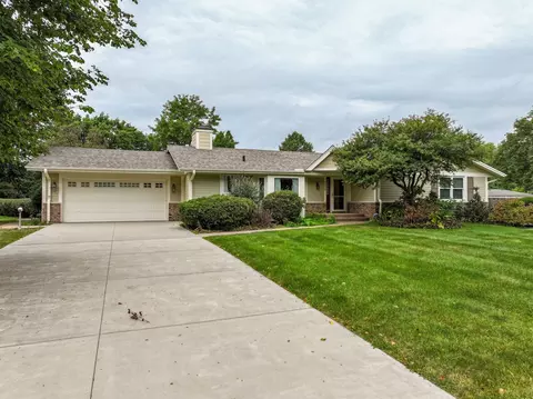 1036 Brae Burn Ln, Rockford, IL 61107