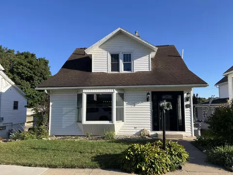 113 W Catlin St, Elizabeth, IL 61028