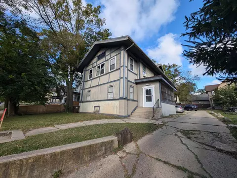 848 Court St, Rockford, IL 61103
