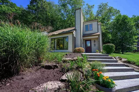 2 Brook Ln, Galena, IL 61036