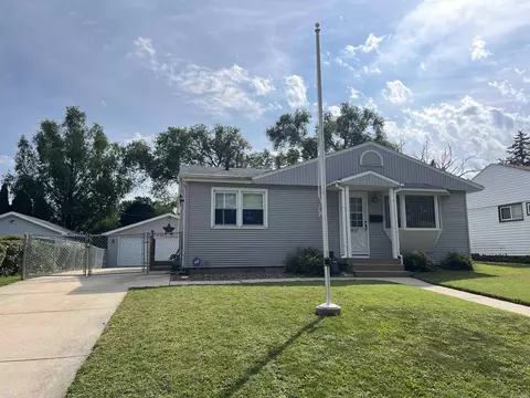 1447 Winter Dr, Freeport, IL 61032