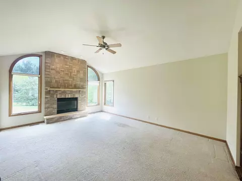 12297 Puff Cir, Roscoe, IL 61073 photo 2