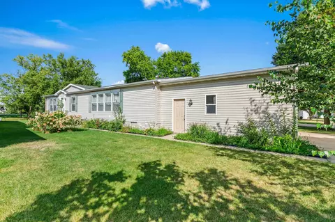 300 Elder Ln, Belvidere, IL 61008