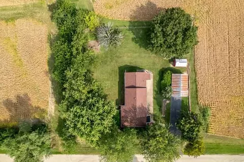 11483 Smith Rd, Pecatonica, IL 61063