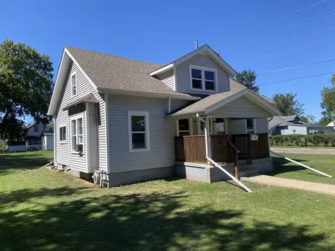 756 Brewster St, Freeport, IL 61032