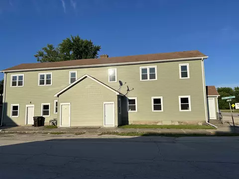 107 N 4th St, Capron, IL 61012