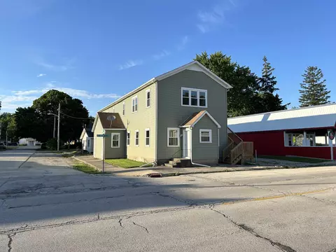 Exterior - 107 N 4th St, Capron, IL 61012 photo 2 of 4