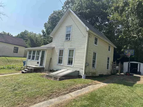 205 Diagonal St, Savanna, IL 61074