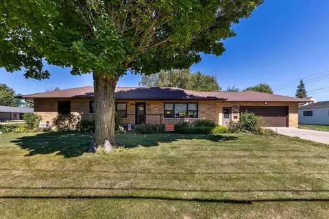 616 Galena Ave, Warren, IL 61087