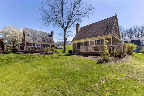 16 Settler Ln, Galena, IL 61036