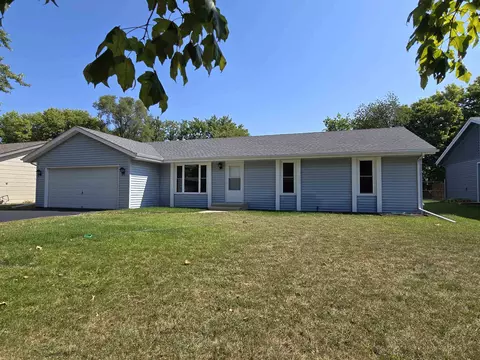 8217 Eddington Dr, Machesney Park, IL 61115