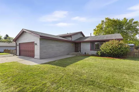 6497 Sutter Dr, Roscoe, IL 61073