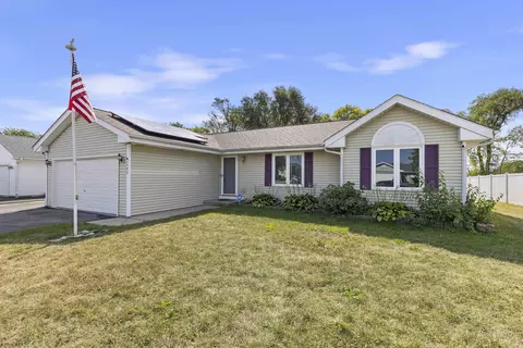 582 Angelica Ln, Roscoe, IL 61073