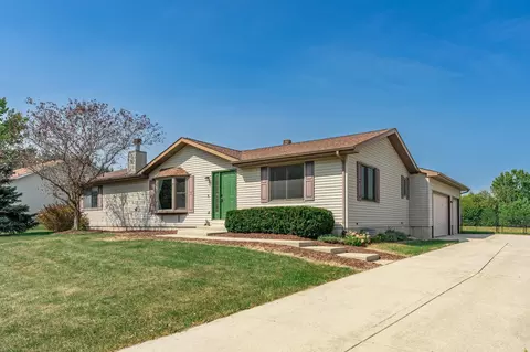 270 W Fuller Dr, Waterman, IL 60556