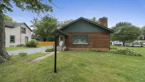 10374 Main St, Roscoe, IL 61073 photo 2