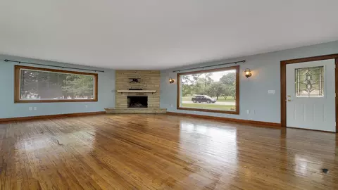 10374 Main St, Roscoe, IL 61073 photo 9
