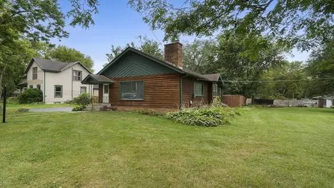 10374 Main St, Roscoe, IL 61073 photo 4