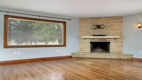 10374 Main St, Roscoe, IL 61073 photo 11
