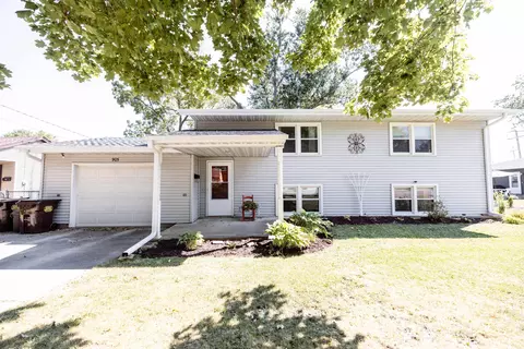 905 S 8th St, Oregon, IL 61061