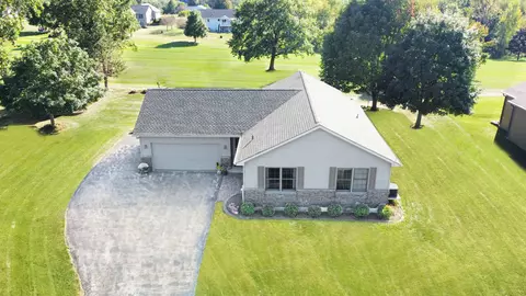 4-15 Grandview Dr, Lanark, IL 61046