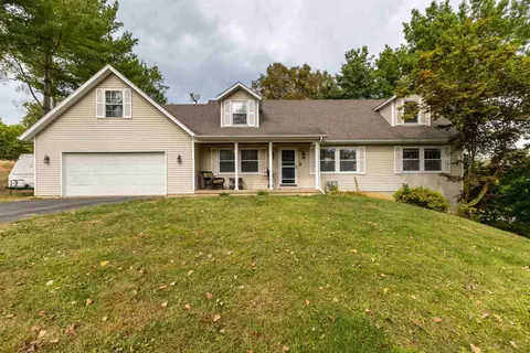 1421 Hiawatha Ave, East Dubuque, IL 61025