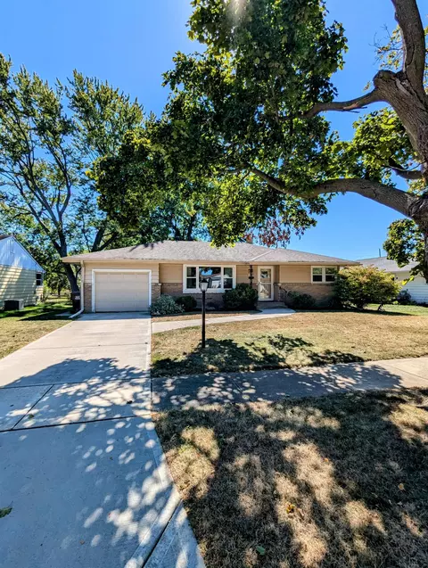 4507 Longmeadow Ln, Rockford, IL 61108