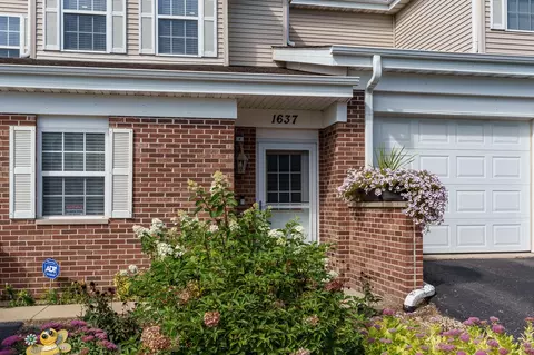 1637 White Oak Trl, Cherry Valley, IL 61016