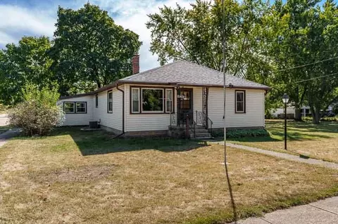825 Clifford Ave, Loves Park, IL 61111