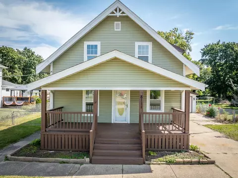 8111 N 2nd St, Machesney Park, IL 61115