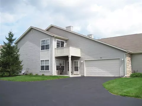7986 Royal Oaks Rd, Rockford, IL 61107