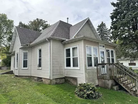 617 E Pleasant, Freeport, IL 61032 photo 2