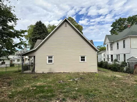 617 E Pleasant, Freeport, IL 61032 photo 3