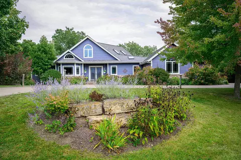 12 Arrowwood Ln, Galena, IL 61036